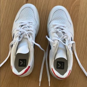 Veja V-10 shoes size 8!